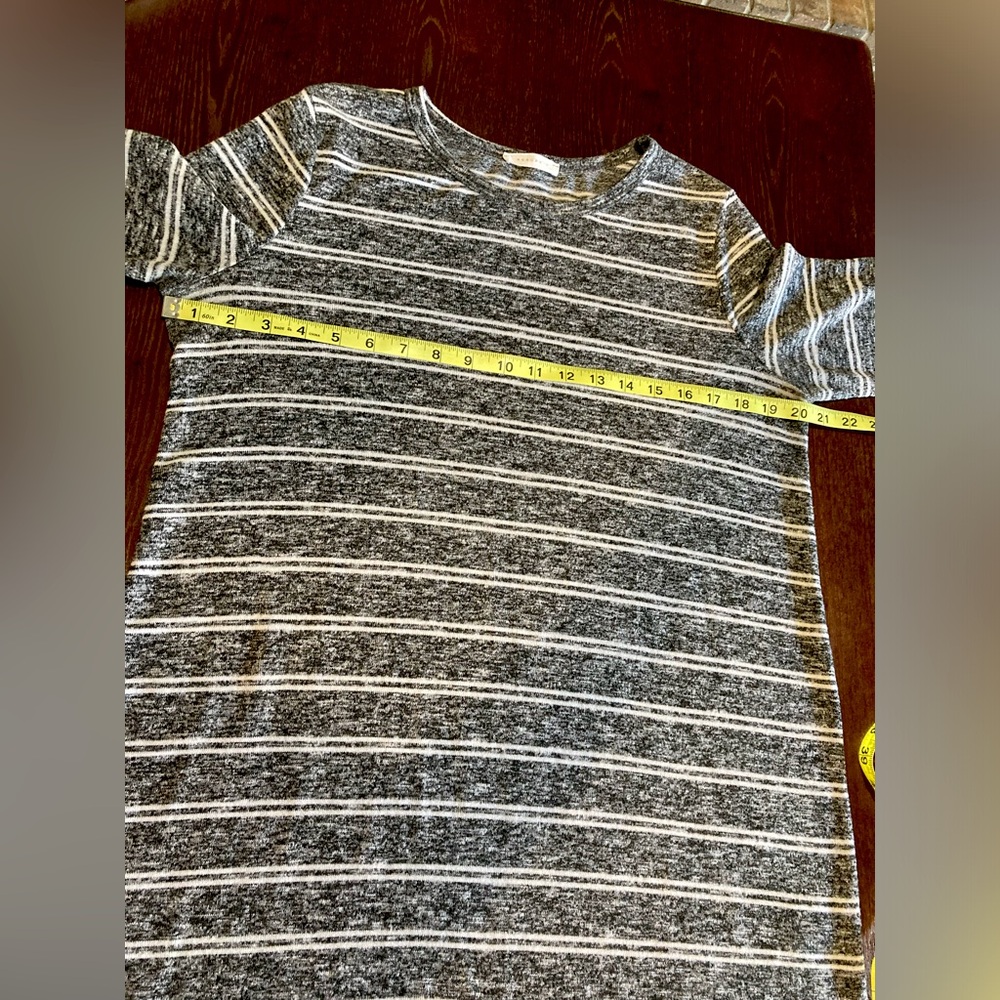 Grey with White Striped Oversized Long Sleeve Top with Ruffled Sleeve Size Mediu - Picture 4 of 6